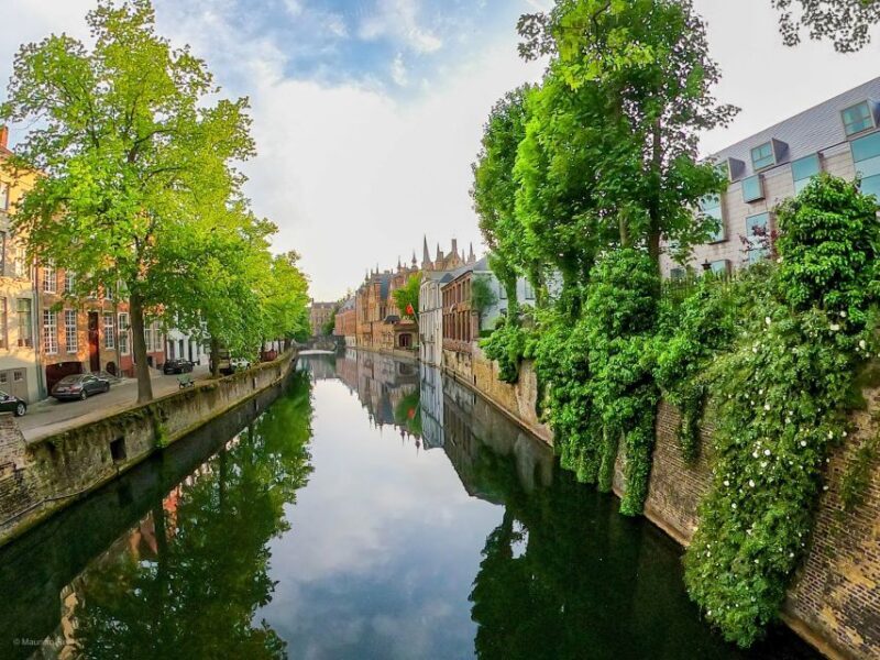 Bruges: Private Historical Highlights Walking Tour - A Closer Look at the Experience