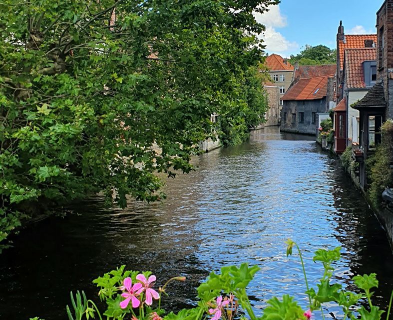 Bruges: Small Group Boat Cruise and Guided Walking Tour - Four Horsemen of the Apocalypse: the stop that adds meaning