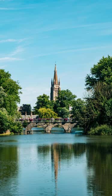 Bruges: Walking Tour, praline, Canal Cruise, and Burger Meal - What the Tour Includes and How It Works