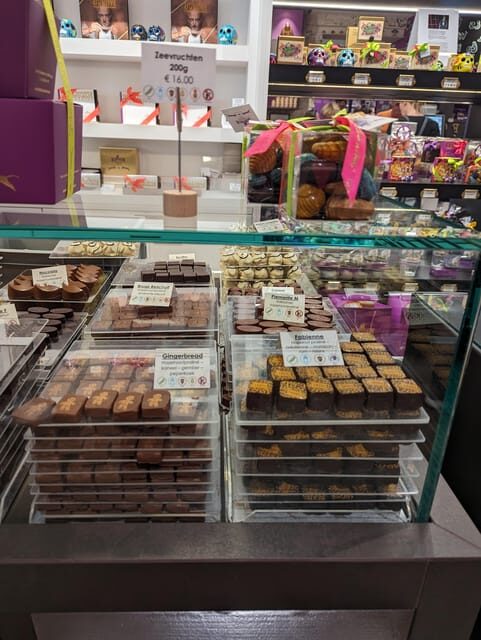 Bruges: Walking Tour with Hot Chocolate & Chocolate Tasting - FAQ