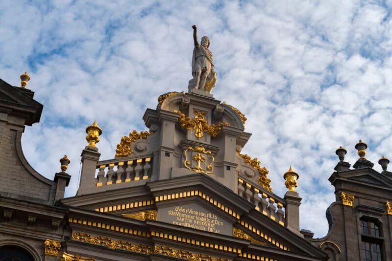 Brussels: city walking tour with a local Economic Historian - Key Points