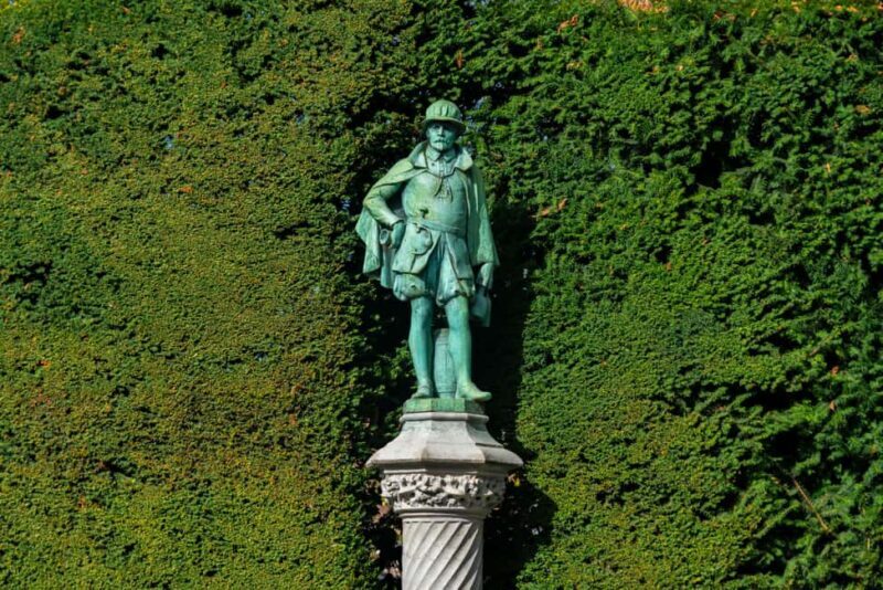 Brussels: city walking tour with a local Economic Historian - The Royal and Cultural Heart