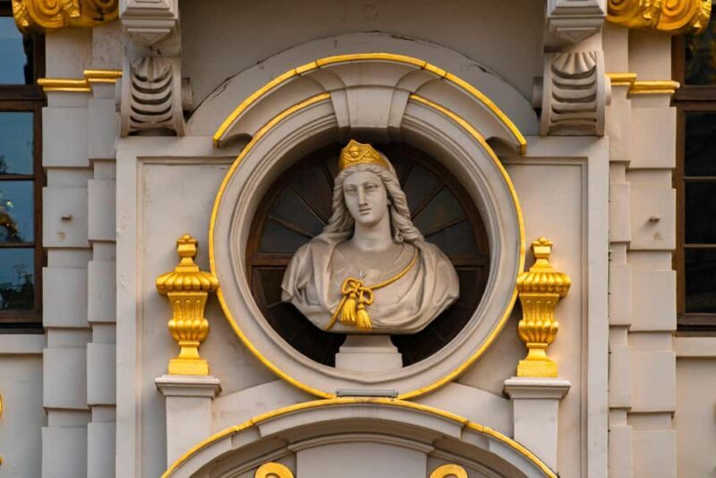 Brussels: city walking tour with a local Economic Historian - The Final Stop: Mont des Arts