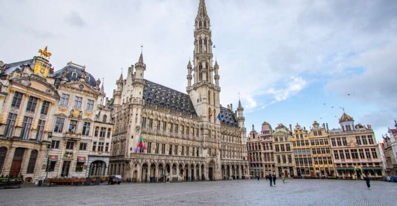 Brussels: Express Walk with a Local in 60 minutes - Suitability and Considerations