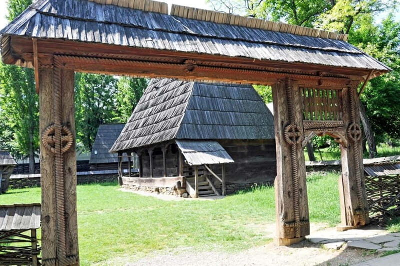 Bucharest: Arc de Triomphe & Village Museum Guided Tour - A Closer Look at the Tour