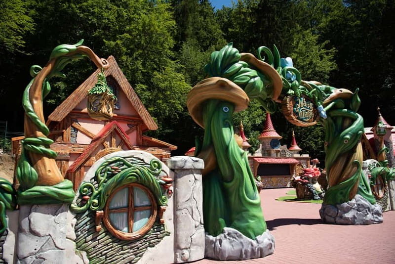 Bucharest: Bear Sanctuary and Draculas Castle Day Trip - The Experience in Detail