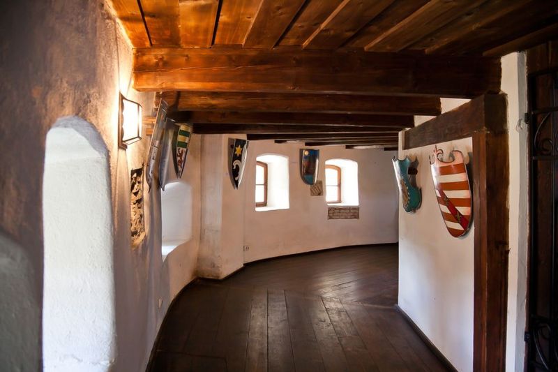 Bucharest: Day Trip to Dracula Castle, Peles Castle & Brașov - Stop Two: Bran Castle (Dracula’s Castle) and the Legend Behind It