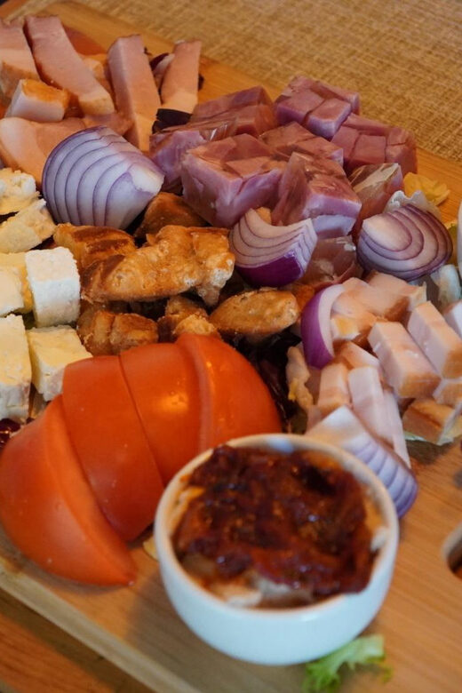 Bucharest: Dinner+Tour at Museum of Communism after closing - FAQs