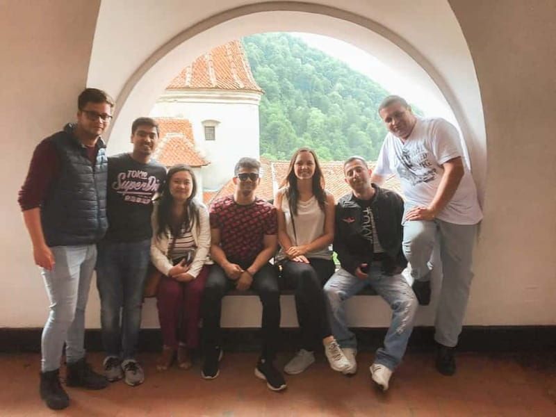 Bucharest: Dracula's Castle, Peleș Castle & Brașov Day Trip - Brașov Old Town: The Medieval Payoff After Castle Crowds