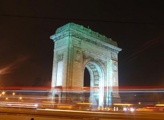 Bucharest Evening Tour and Traditional Dinner - Key Points