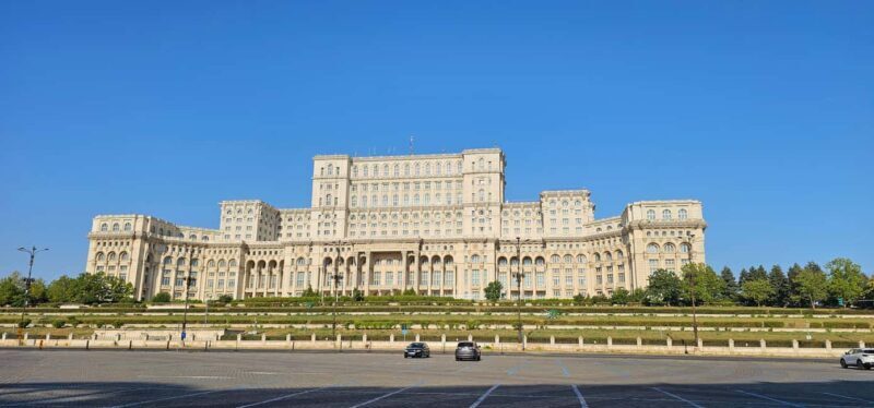 Bucharest Parliament,Village Museum,Dracula's Tomb,Mogosoaia - Key Points