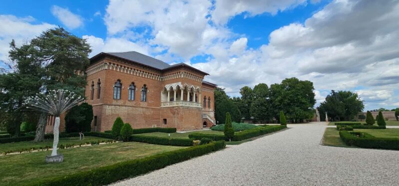 Bucharest Parliament,Village Museum,Dracula's Tomb,Mogosoaia - Final Thoughts