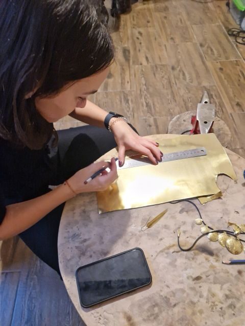 Bucharest: Real Roma Community - Crafting Workshop - A Practical Look at the Bucharest: Real Roma Community - Crafting Workshop