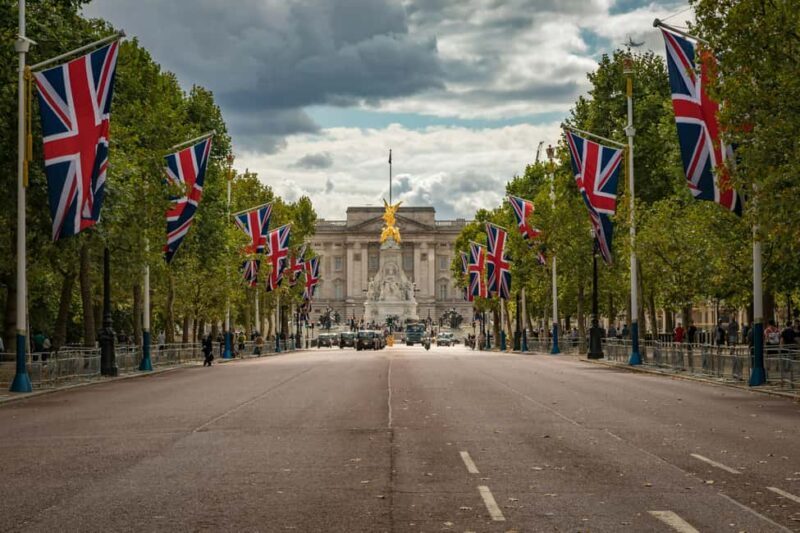 Buckingham Palace, Change the Guard & Crown Jewels Tour - Key Points