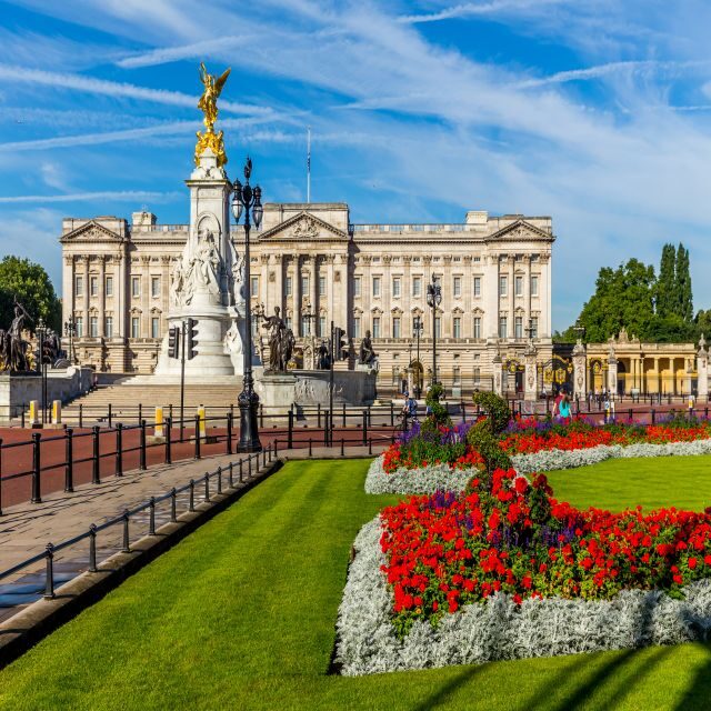 Buckingham Palace Exterior and Royal History Private Tour - The Experience in Detail