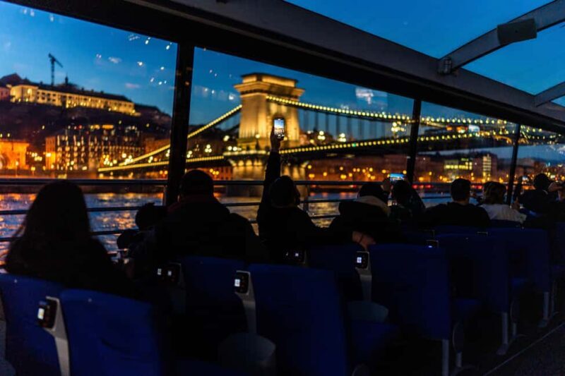 Budapest: 1-Hour Evening Sightseeing Cruise with Drink - The Itinerary and Sights