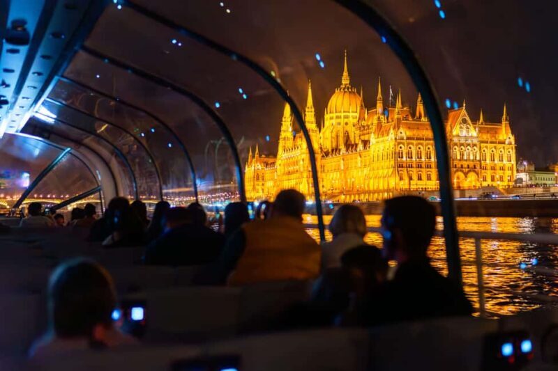 Budapest: 1-Hour Evening Sightseeing Cruise with Drink - Drinks and Audio Guide