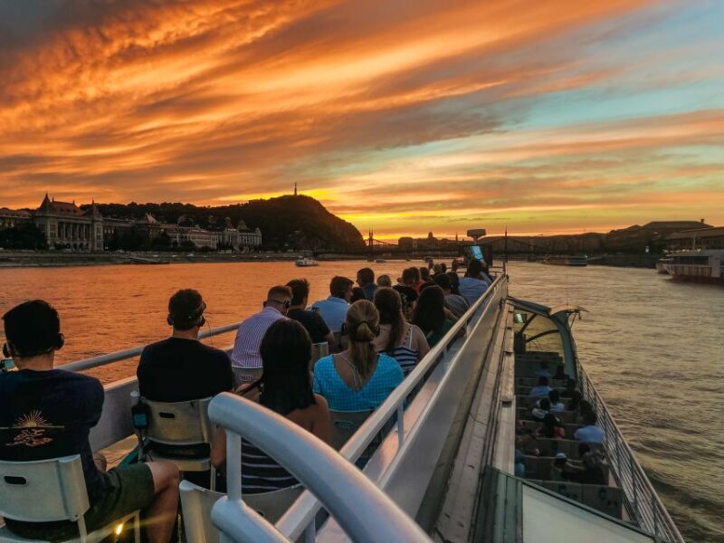 Budapest: 1-Hour Evening Sightseeing Cruise with Drink - Price and Value