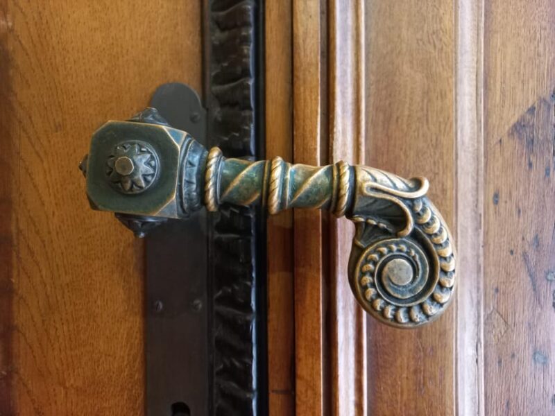 Budapest: 2.5-hour Hidden Sights Private Bike Tour - Key Points