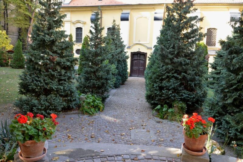 Budapest: 2.5-hour Hidden Sights Private Bike Tour - A Closer Look at the Budapest Private Bike Tour