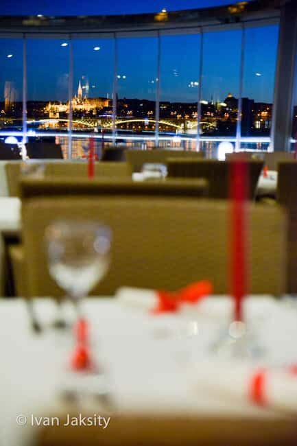 Budapest: 3-Course Dinner for 2 - stationary Boat Restaurant - How It Compares to Other Options