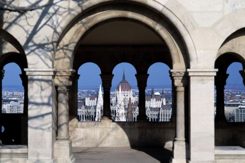 Budapest: 3-Hour Grand City Tour and Castle Walk - Gellért Hill: short stop, strong views over the Danube