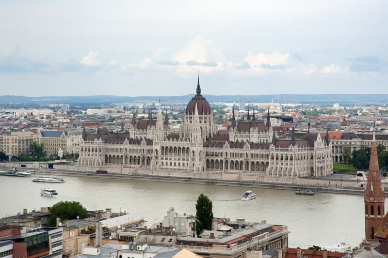Budapest 3-Hour Walking Tour in Italian - A Closer Look at the Tour Experience