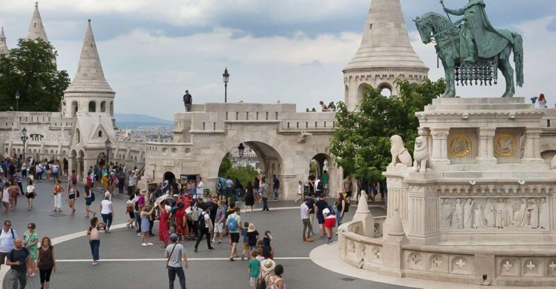 Budapest 3-Hour Walking Tour in Italian - The Value and Who It’s For