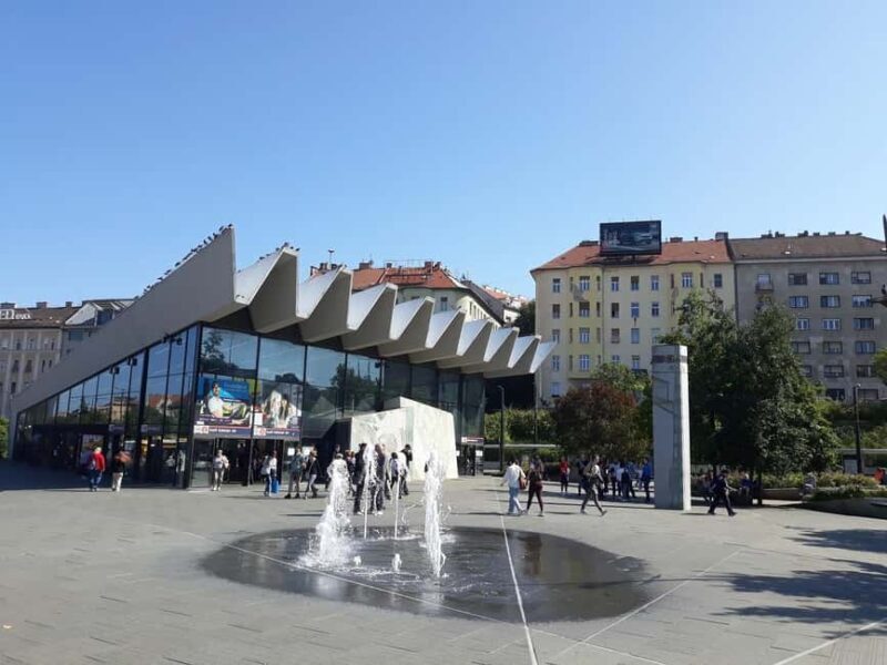 Budapest At Dawn: Scenic Walking Tour & Music Performance - A Deep Dive into the Experience