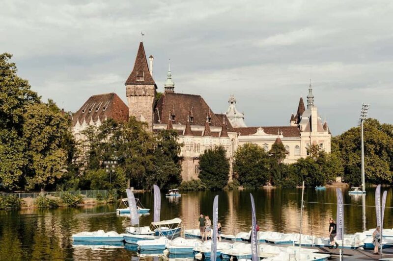 Budapest: Best Gardens Walking Tour & Folk Music Performance - Authentic Voices from the Reviews