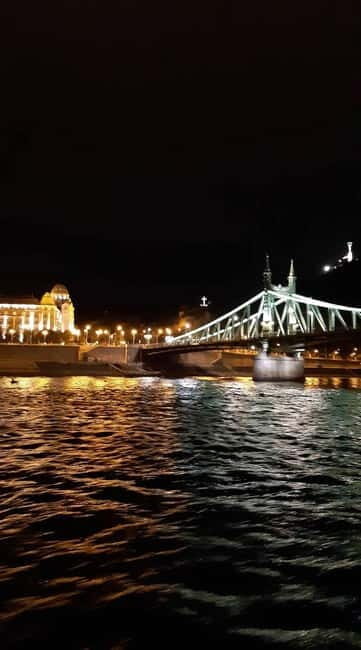 Budapest Boat Cruise with Live Tour Guiding! (+ Bonus Drink) - Who Should Book This?