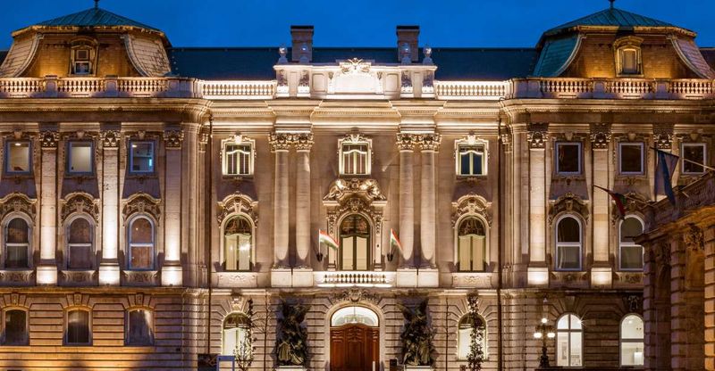 Budapest: Buda Castle Walk with Saint Stephen's Hall - What You Should Bring (Comfort Wins)