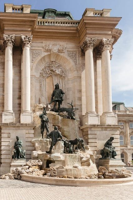 Budapest: Buda Castle Walking Tour & Folk Music Performance - Exploring Budapest’s Buda Castle District