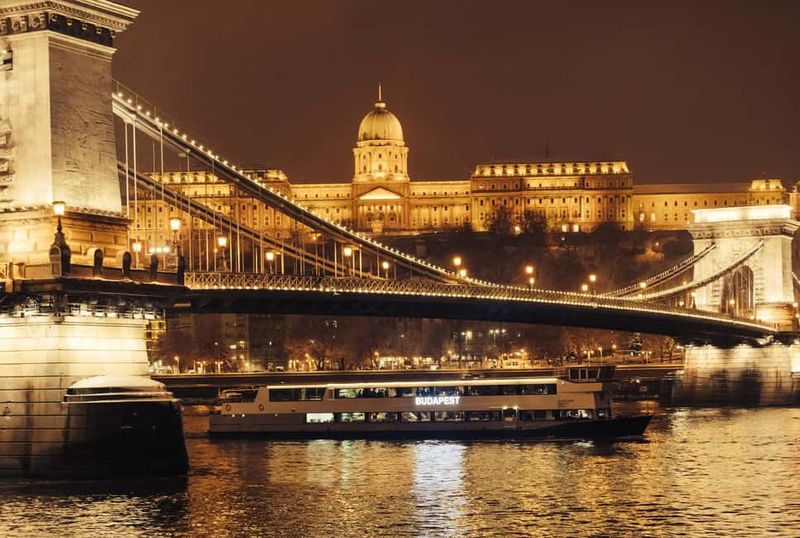 Budapest: By Night Sightseeing Cruise with Welcome Drink - Boarding Experience: Fast Lines, Warm Spaces, and Realistic Crowds