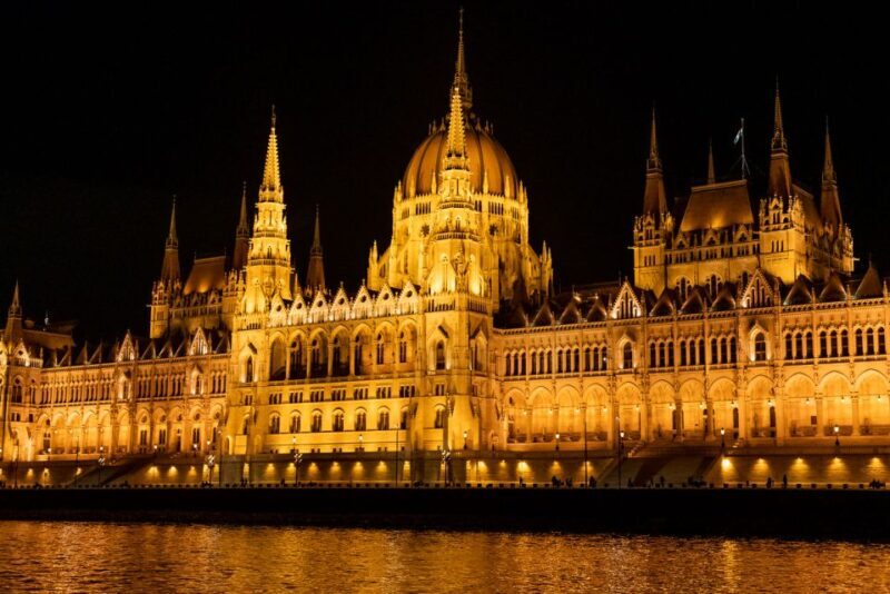Budapest: Candlelit Dinner River Cruise with Live Music - Experience Overview: What to Expect on the Budapest Dinner Cruise