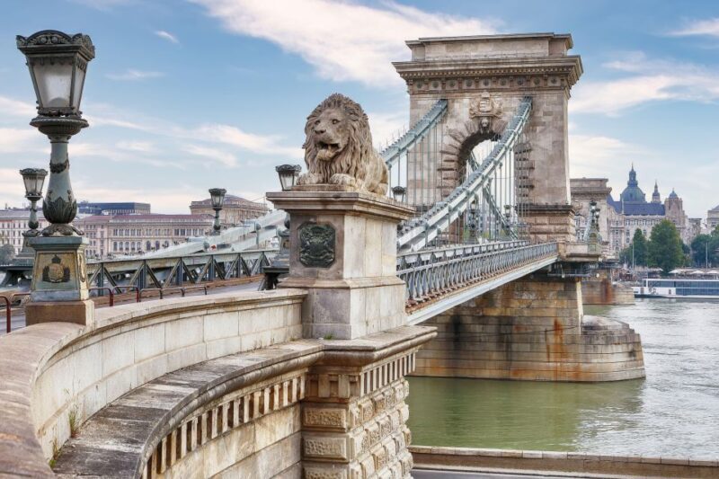 Budapest: Capture the most Photogenic Spots with a Local - Key Points