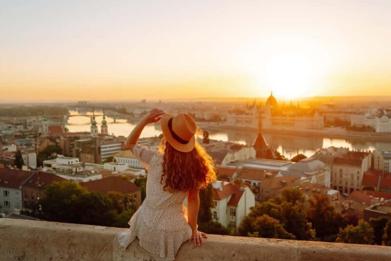 Budapest: Castle Hill Photoshoot with Private Photographer - Key Points