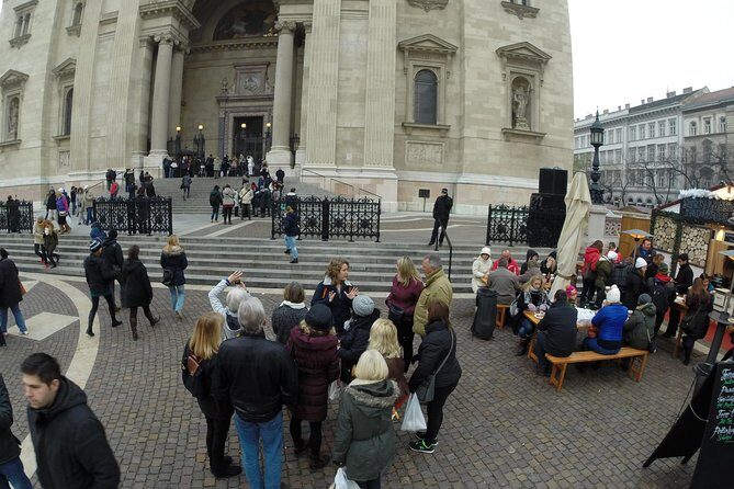 Budapest Christmas Walking Tour & Entry to St Stephen's Basilica - What to Expect from Each Stop