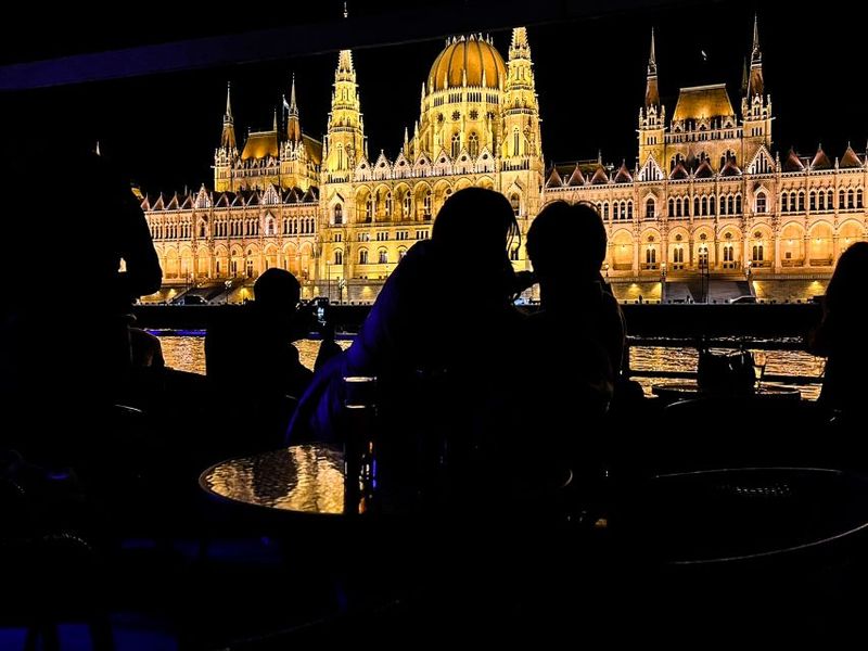 Budapest: City Highlights Sightseeing Cruise - Margaret Bridge to Matthias Church: the river opens the story