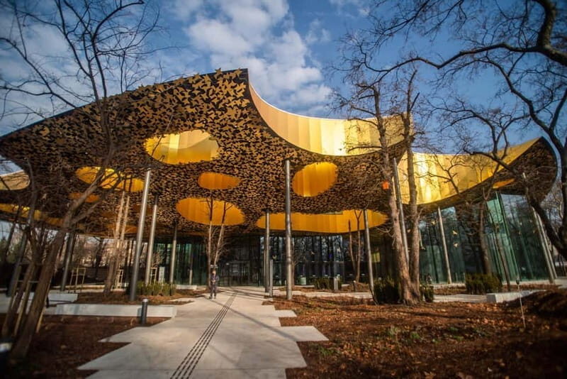 Budapest: City Park- True Crime of Hungary- Walking Tour - A Closer Look at the Experience