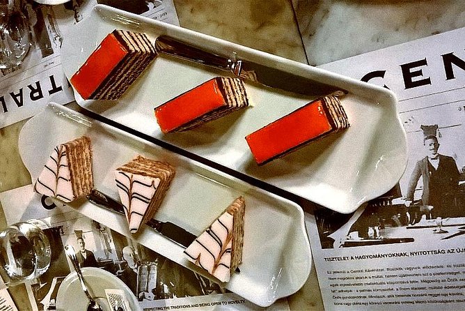 Budapest Culinary & Wine Walk - The bridge pass-by: a quick Danube moment