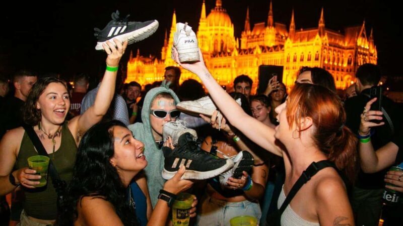 Budapest: Danube Beat Party Cruise with DJ & Drink Packages - Key Points