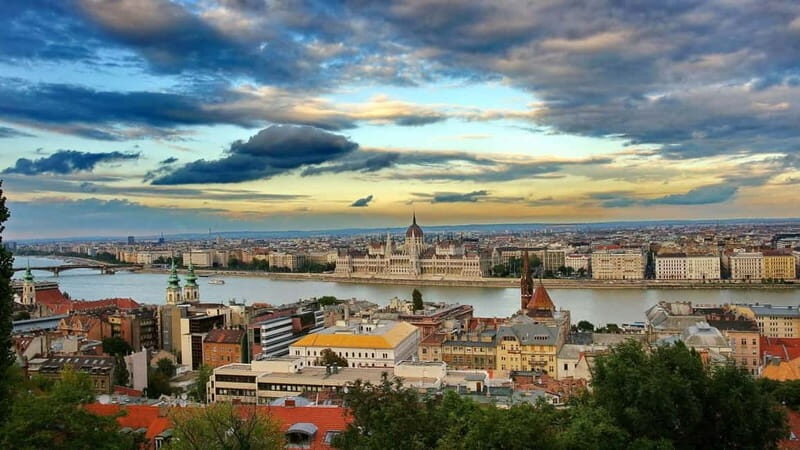 Budapest: Danube Cruise with Audioguide & Panorama Terrace - Key Points