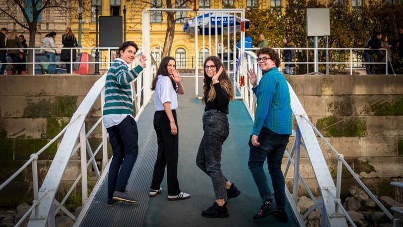 Budapest: Danube Cruise with Audioguide & Panorama Terrace - The Welcome Drink: A Nice Touch