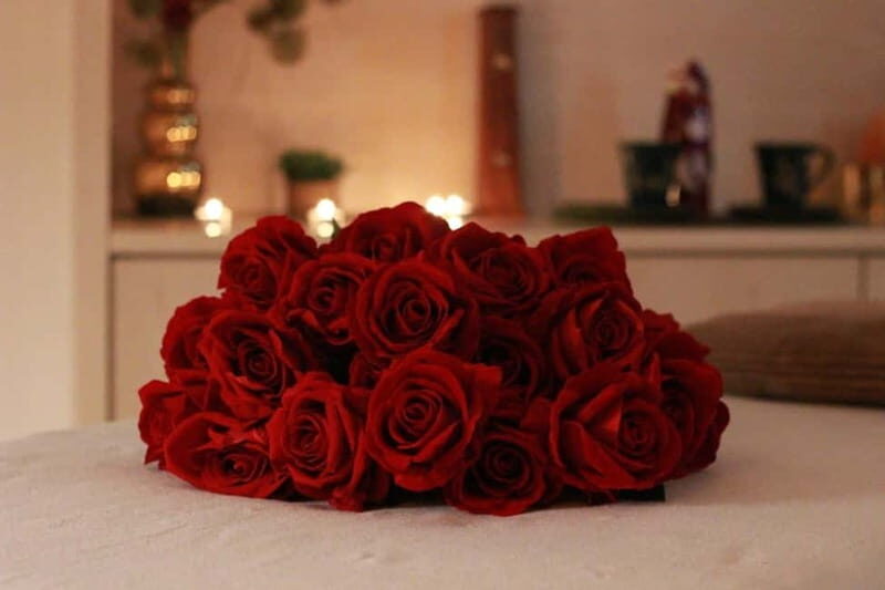 BUDAPEST, Day Spa : Couples Massage with Roses Bubble Bath - Key Points