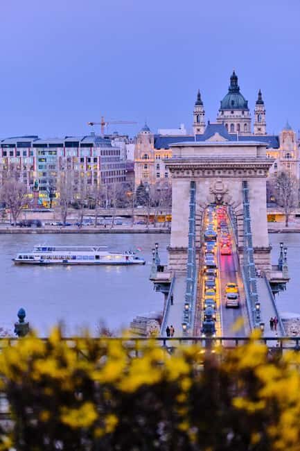Budapest: Daytime Hop-on Hop-off Cruise with Welcome Drink - Who Is This Experience Best For?