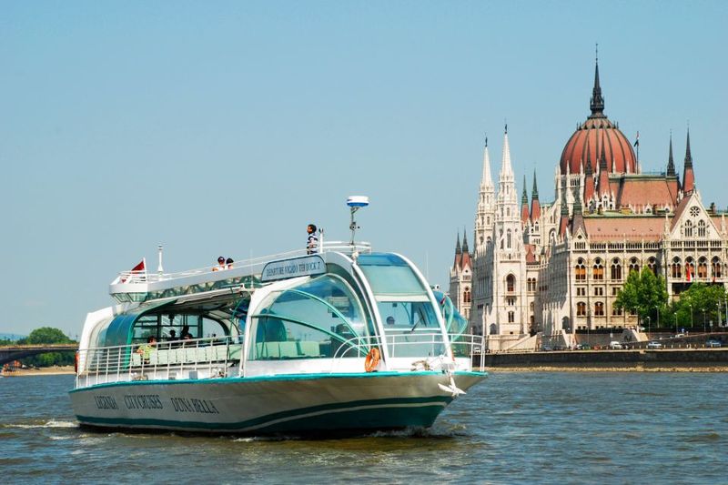 Budapest: Daytime Sightseeing Boat Cruise - Margaret Island Stop: When You Can Get Off and Walk