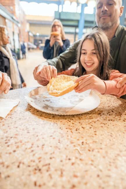 Budapest: Eat the Street, food tour with wine, 16+ tasting - Tasting local foods