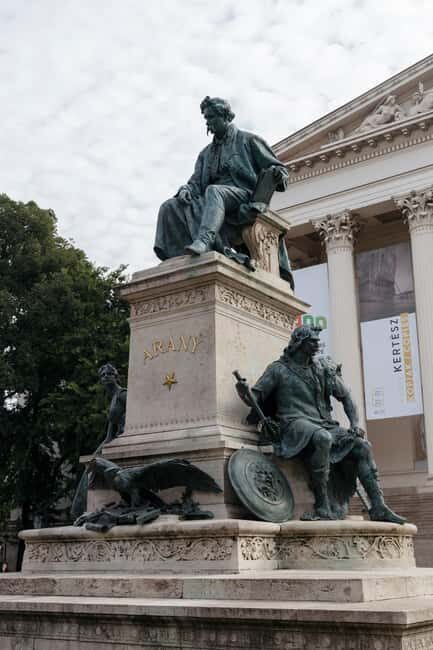 Budapest: Great City Centre Tour & Folk Music Performance - Who Is This Tour Best For?