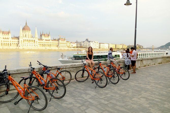 Budapest Historic Downtown Bicycle Tour in small groups - Key Points